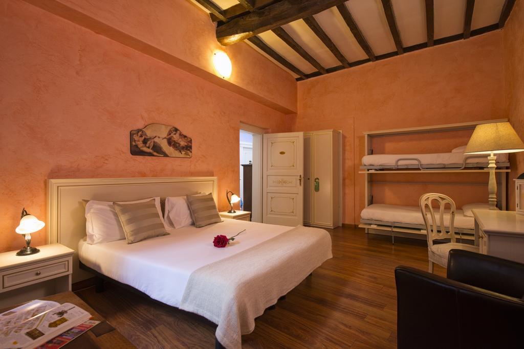 Quarto Quádruplo Superior com 1 Cama de Casal e 1 Cama em Beliche